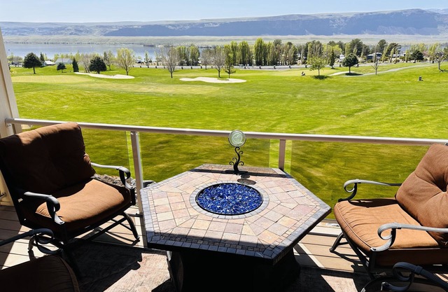 Sunserra at Crescent Bar - on Golf Course - Amazing Columbia River views