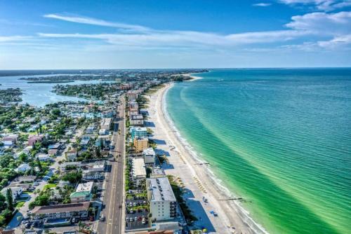 Sunset Beach Suite 6! Across from Beach Access & Pet Friendly! Enjoy Fall Promo for Mondays & Thursdays!