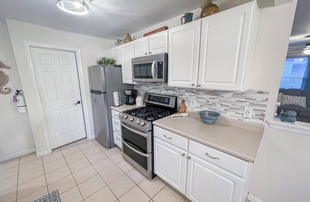Sunset Cottage Del Haven (3BR/1.5BA) Short Walk to the Bay!