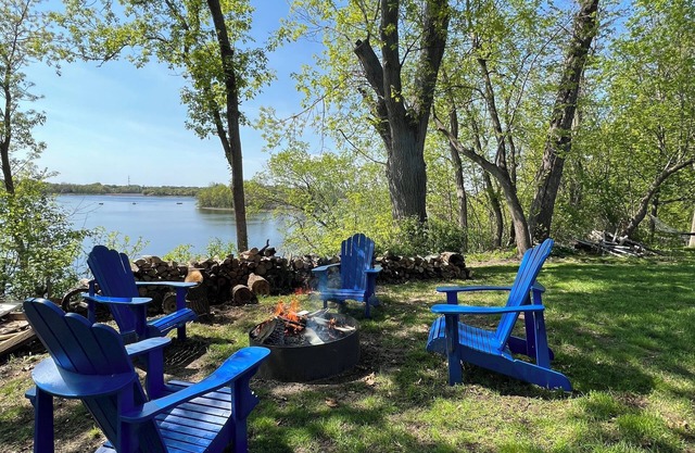 Sunset Haven located within 45min of the Twin Cities and right on the lake!