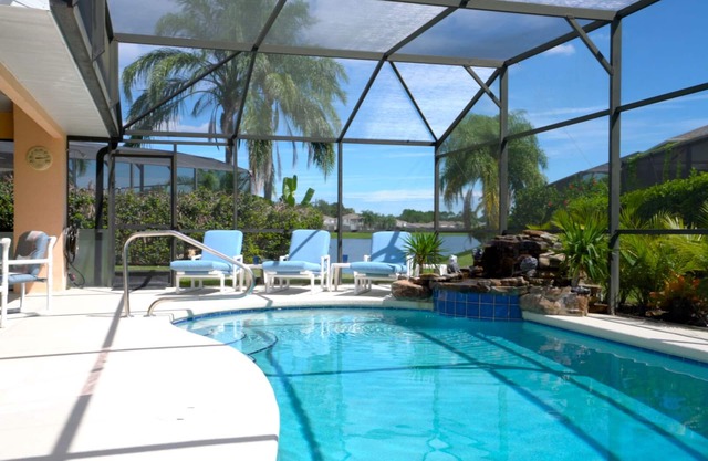 Sunset Retreat Villa-Disney/Princess Rooms -Private Pool Area/Tropical Waterfall