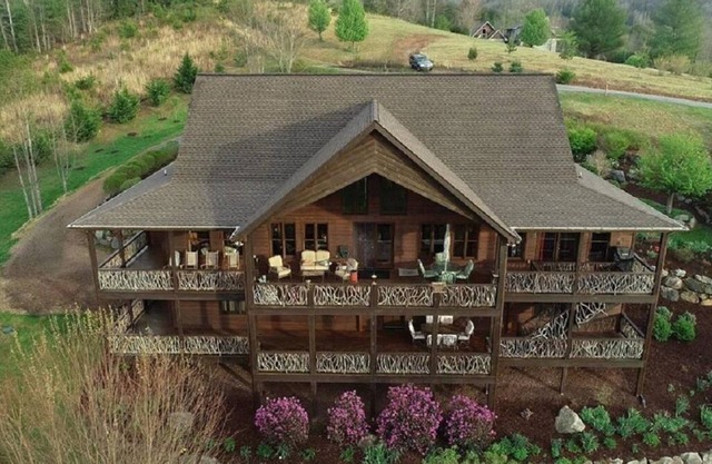 SUNSET VALLEY VIEW! LUXURY HOME WITH VIEWS FOR LARGE FAMILY OR FAMILY GATHERING!