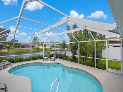Sunshine Home Retreat Heated Pool on Canal