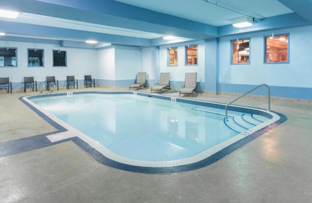 Super 8 by Wyndham Fort Saskatchewan