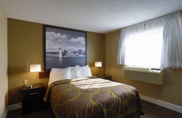 Super 8 by Wyndham Ajax/Toronto On