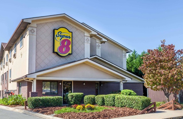 Super 8 by Wyndham Charlotte/Amusement Park Area