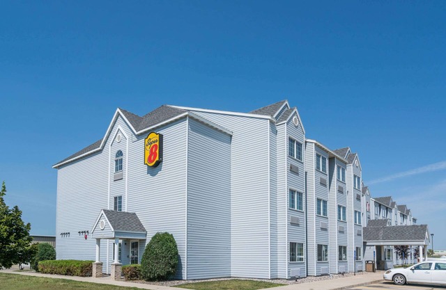 Super 8 by Wyndham Fargo Airport