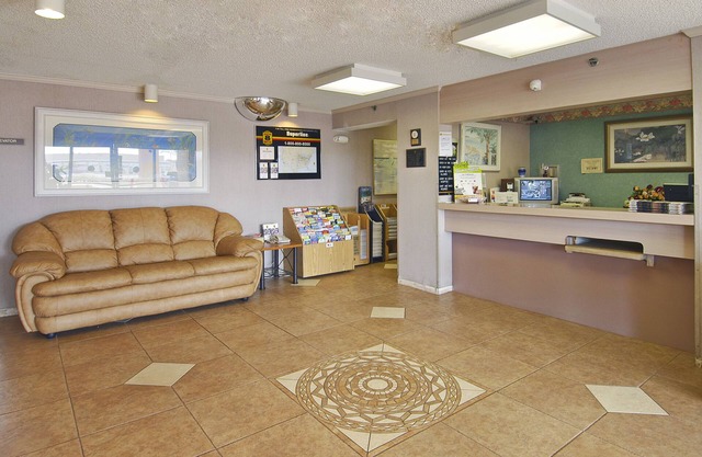 Super 8 by Wyndham Fort Myers
