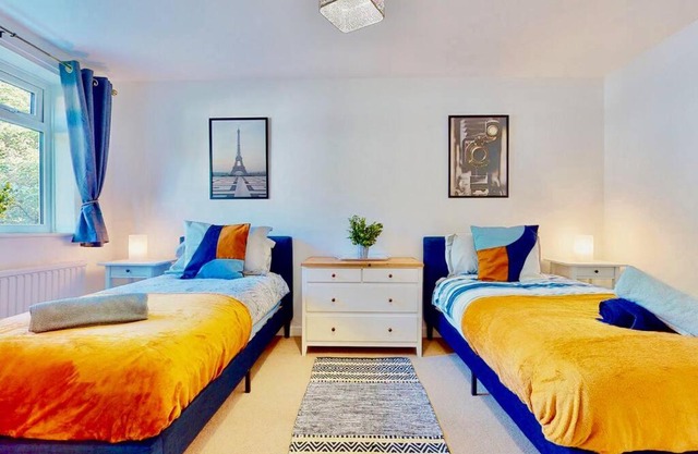 Super-Quiet Town Centre Flat 5 min Walk to Station