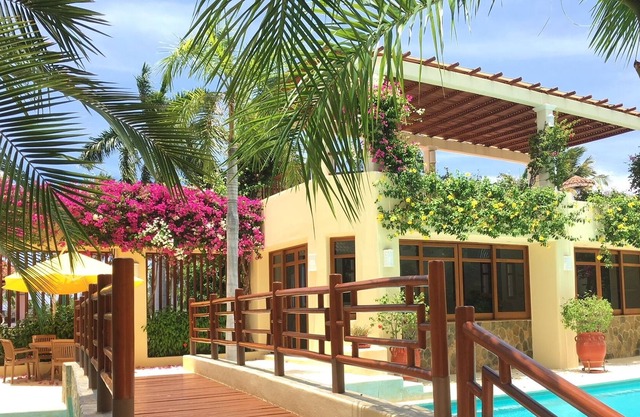 SUPERB CONTEMPORARY CONDO WITH POOL AND 4 MIN FROM CHAHUE BEACH
