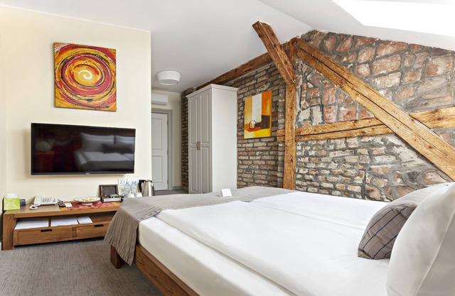 SuperB Luxury Suites