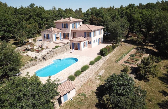 Superb Provençal villa for holidays with family or friends