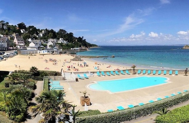 Superb sea view with pool