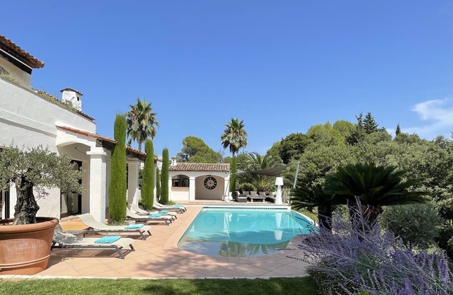 Superb villa with heated pool and magnificent view of the Brague park