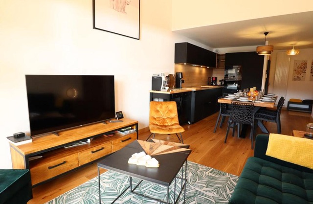 Superbe Appartement 4 Étoiles, 2 Chambres, Proche Pistes, Balcon, Parking, Ski & Vélo - FR-1-623-329