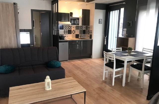 Superbe Studio Esprit Loft Proche de la Plage