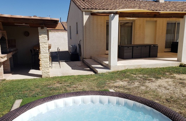 Superbe Villa de 100 m2 Avec Jacuzzi à 5 Minutes des Plages