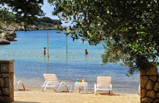 Superior Apartment with Private Beach & Pool 10
