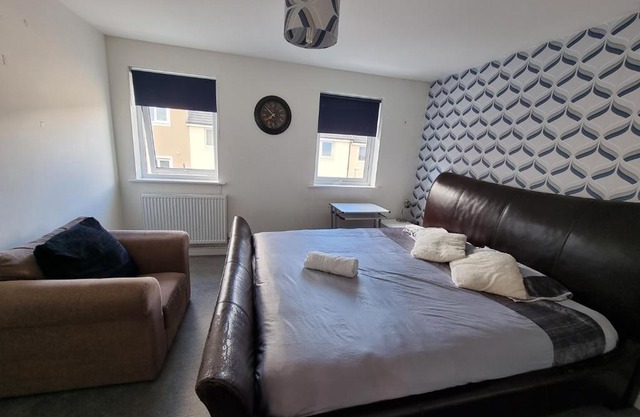 Superking Bedroom Close To The A30 Camborne