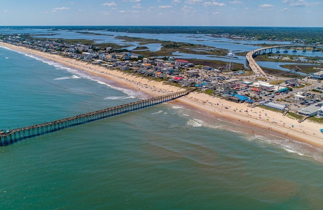 Surf City Off Island Retreat! 2.5 mi to beach - Flexible booking days!