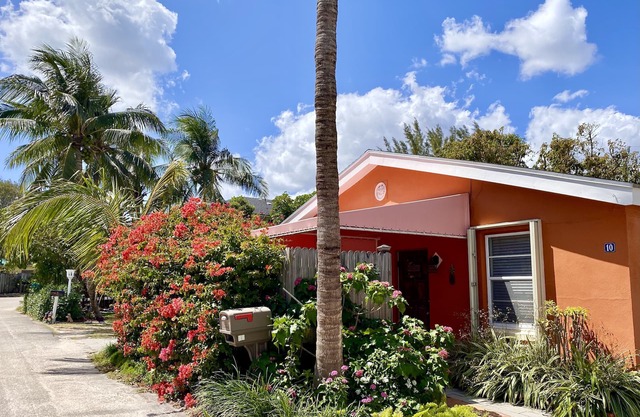 Surf Road Cottage Unit 2 - at the beach