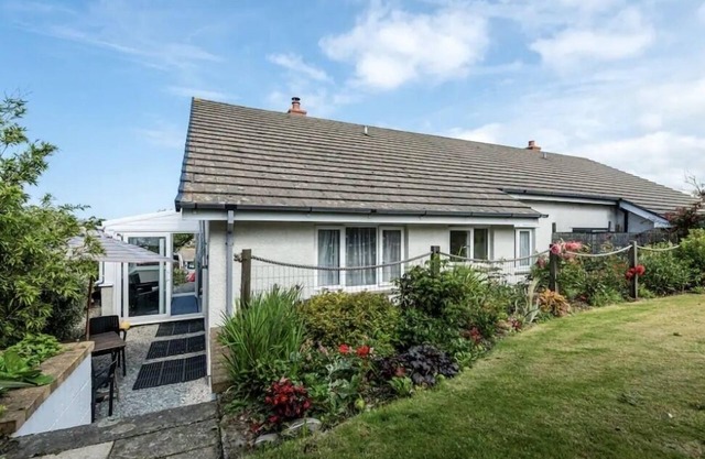 Surfers and walkers paradise, Sea Views, Coastal path 10 minutes walk away