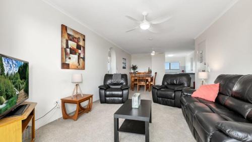 Surfside Apartment 11 by Kingscliff Accommodation