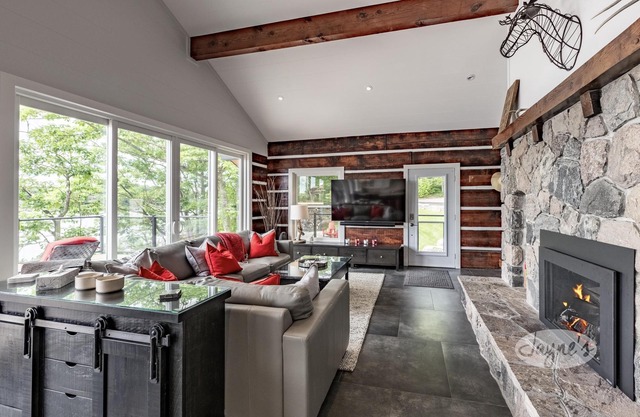 SW Exposure at this 4 bdrm, 3 bath cottage with stunning views of Lake Muskoka!