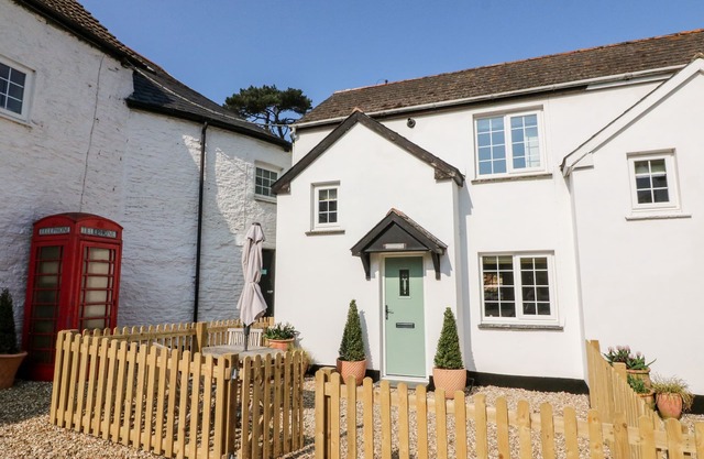 SWALLOW COTTAGE, pet friendly, country holiday cottage in Ilfracombe