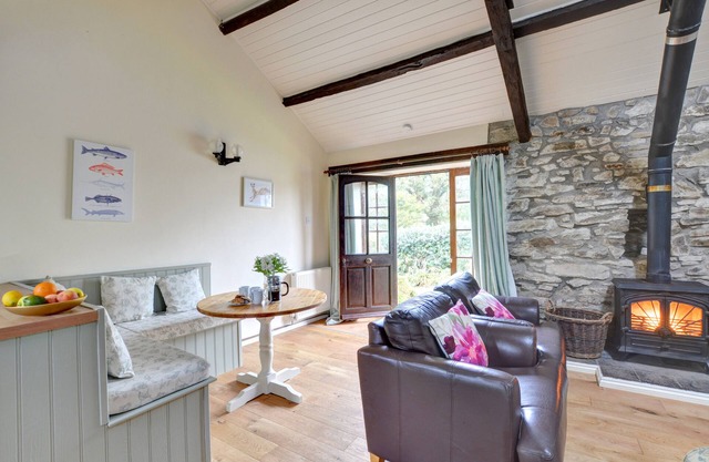 Swallow Cottage - Two Bedroom House, Sleeps 3