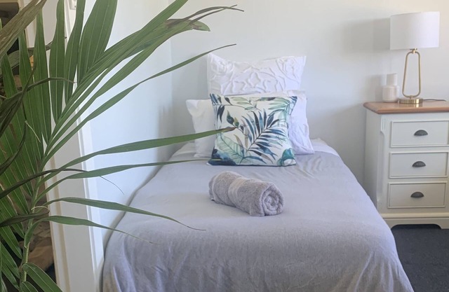 Swansea Peninsula Accomodation - 5 min to beach!