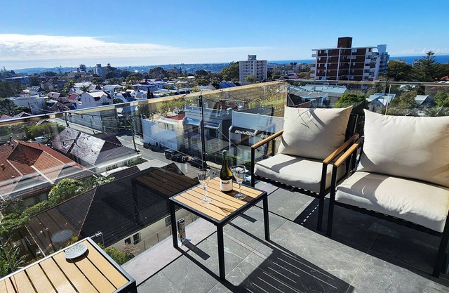 Sweeping Harbour & Ocean Views Over Sydney's East - Pool+ Parking+Harbour Views