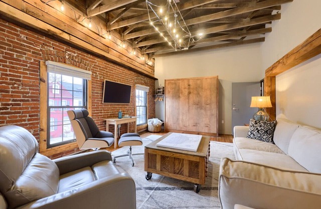Sweet Lancaster Apt. B