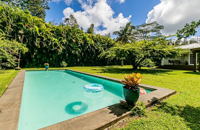 SWEET Luxury Cottage with Private Pool and Studio - Jungle Villa in Keaau