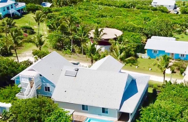 Sweet Merlot - A Family Rental with a Pool & walking distance to Twin beach