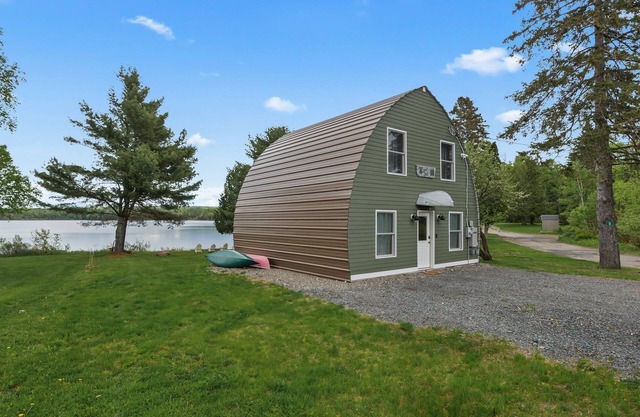Sweet Spot | New Construction | Haley Pond, Close to Town