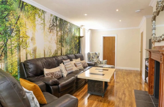 Swift Host: 3 Double beds | Parking | Peaceful