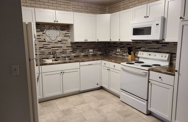 SwinHousing - Main Street Suite, Sleeps 8