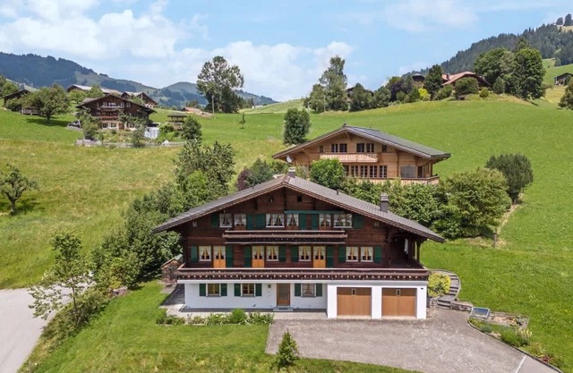 Swiss Peaks Haven with Unparalleled Views