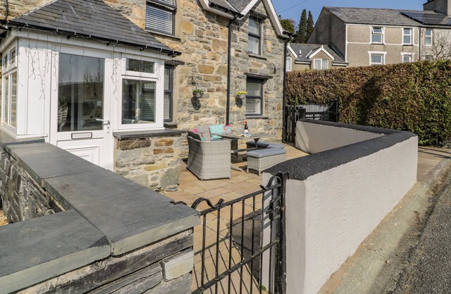 SWN YR AFON, family friendly, with open fire in Blaenau Ffestiniog