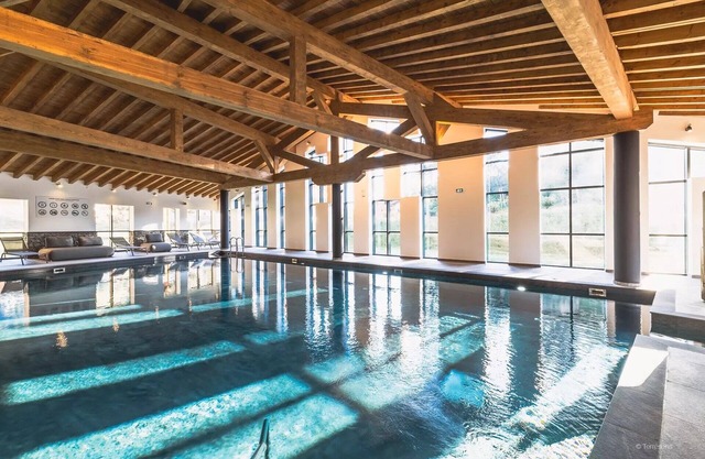 T2 apartment in 4-star luxury hotel residence with swimming pool.