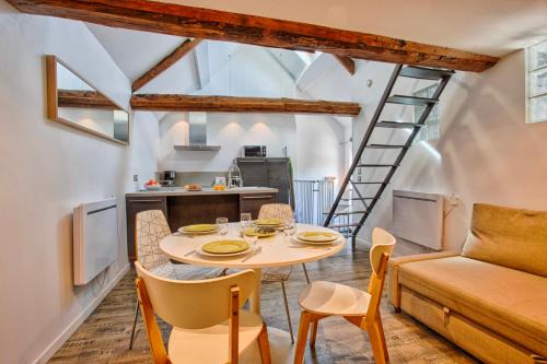 T2 Authentique, Jardin et BBQ - 5min Bayeux - Parking