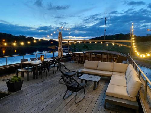 Tabor 67 Luxury Houseboat