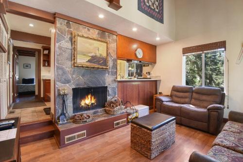 Tahoe City Getaway Minutes from Lake and Activities