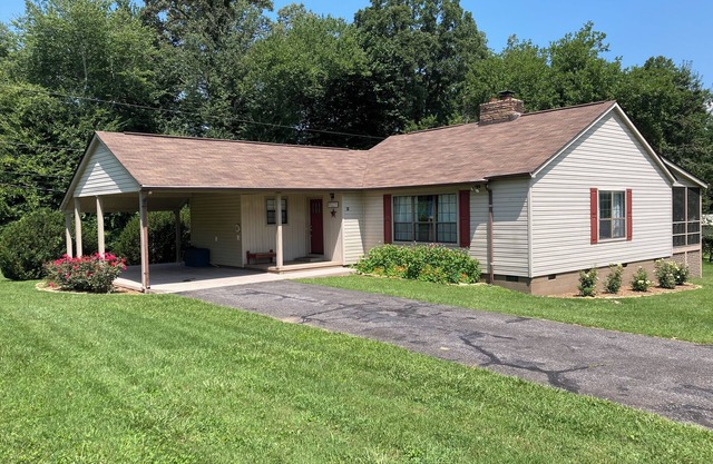 Tallulah House - A remodeled home place now available for short time rental.