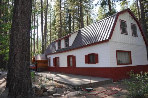 Tamarack Lodge Motel