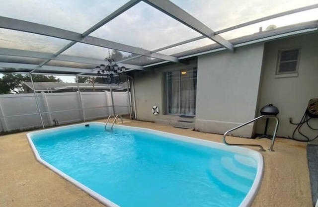 Tampa's HIdeaway with Swimming Pool