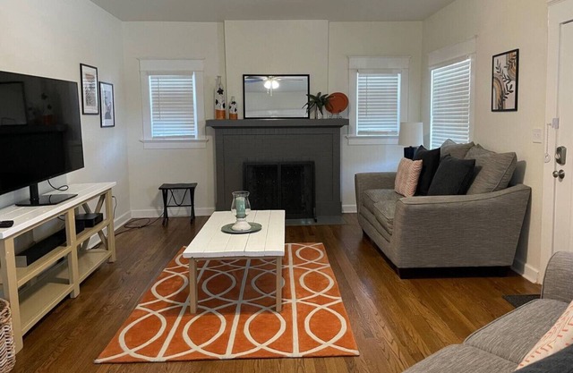 Tangerine Oasis - Homey & newly renovated 2 BR!