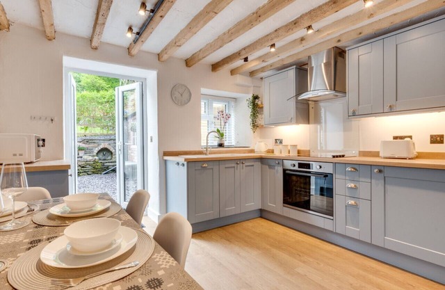 Tanyrallt - Two Bedroom House, Sleeps 4