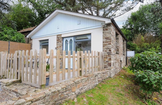 TARKA VIEW, pet friendly, with hot tub in Bideford